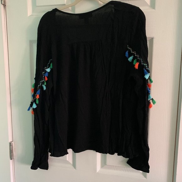 Long Sleeve Blouse with Tassel Details - Picture 5 of 7